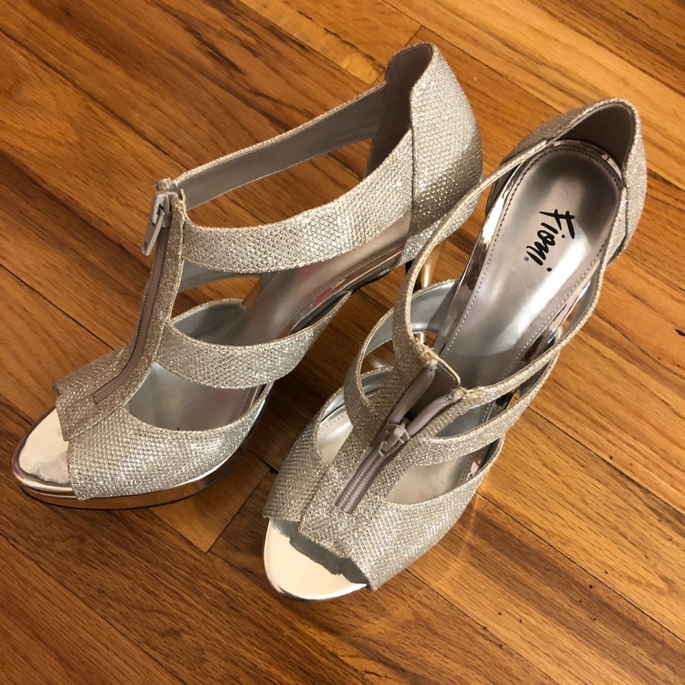 Fioni Silver Glitter Heels w/ cute zipper SZ 10